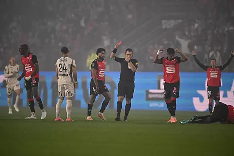 واقعة نادرة.. البطاقة الحمراء تظهر بعد 48 ثانية في الدوري الفرنسي